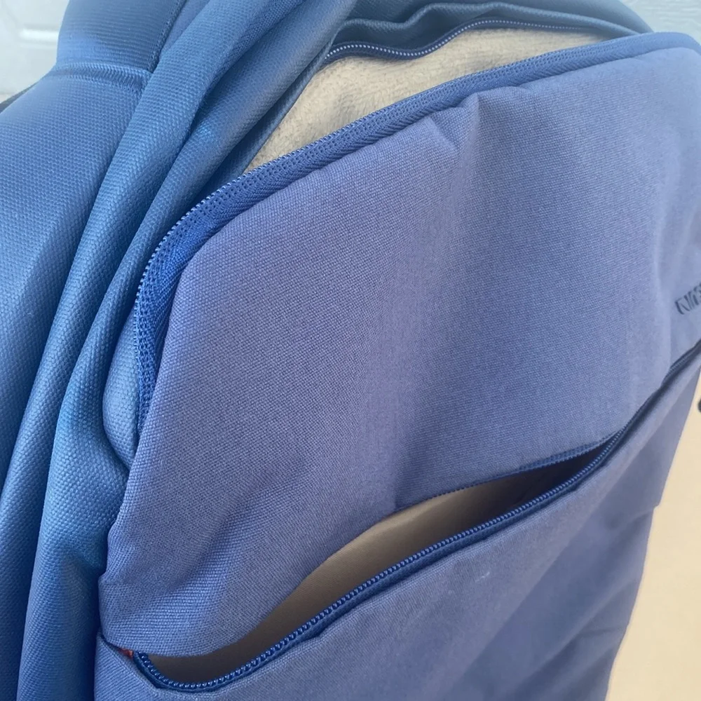Incase Backpack (Color: Blue) - Picture 5 of 9